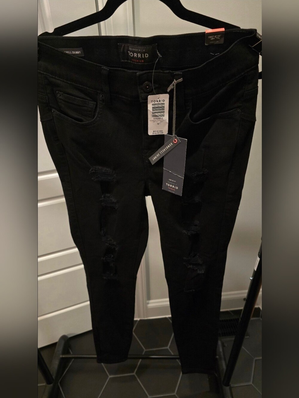 NWT - torrid - Premium Bombshell Black Ripped Skinny Jeans - Women's Size 10R